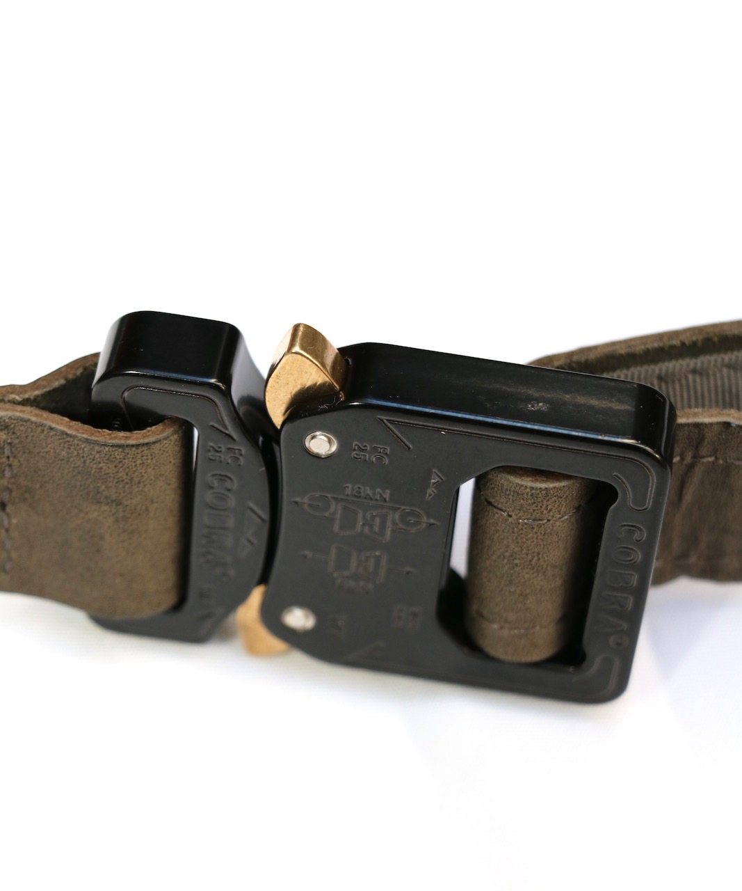 HOBO / OILD COW LEATHER BELT with COBRA®︎ BUCKLE. – C.E.L.STORE NOTE